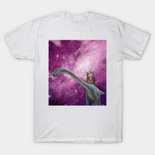 A cat exploring universe on his dinosaur! T-Shirt